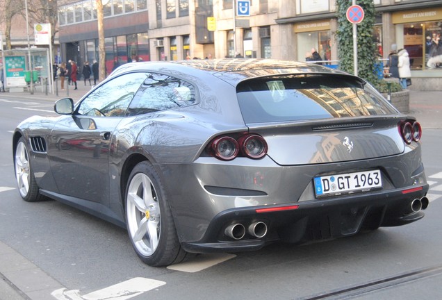 Ferrari GTC4Lusso