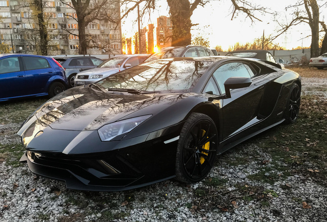 Lamborghini Aventador S LP740-4