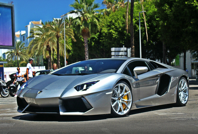 Lamborghini Aventador LP700-4