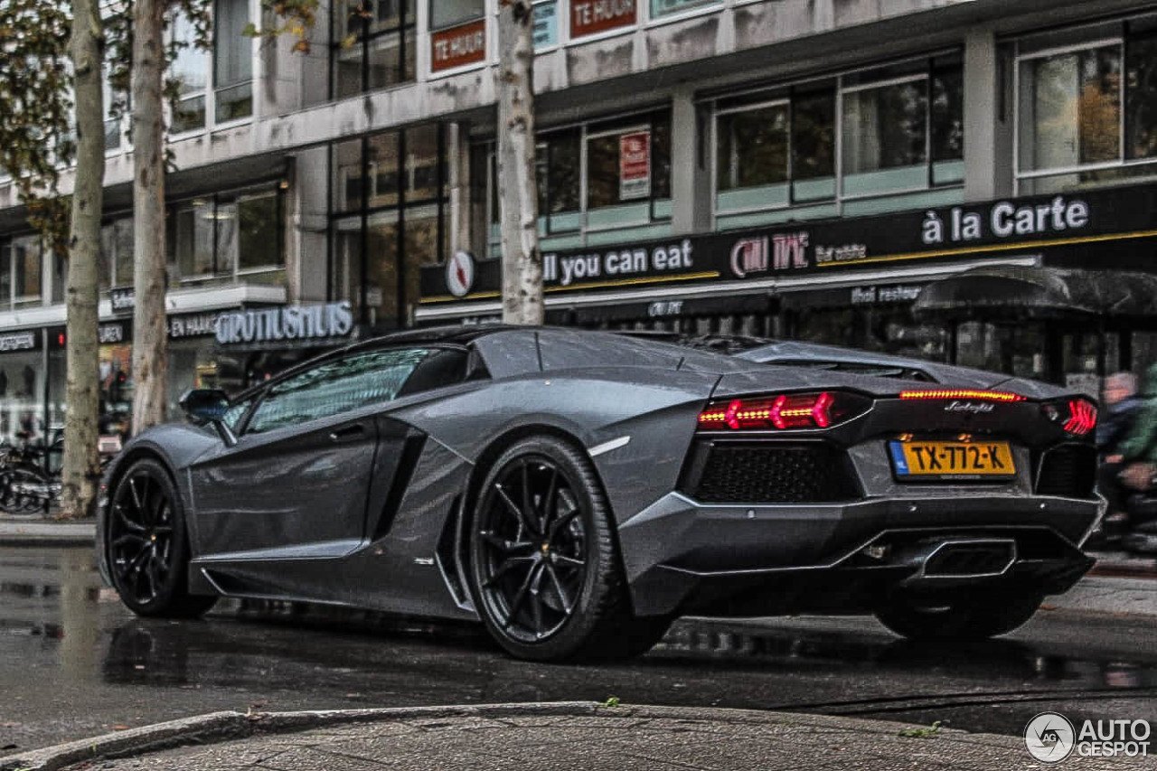 Lamborghini Aventador LP700-4 Roadster