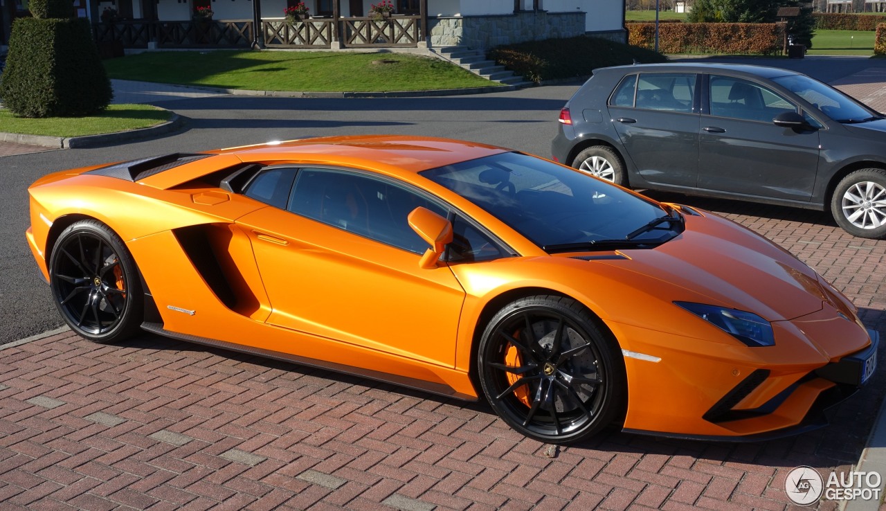 Lamborghini Aventador S LP740-4