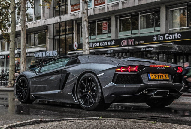 Lamborghini Aventador LP700-4 Roadster