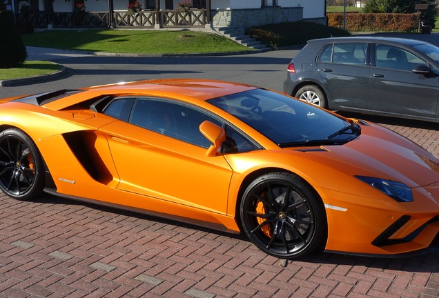 Lamborghini Aventador S LP740-4