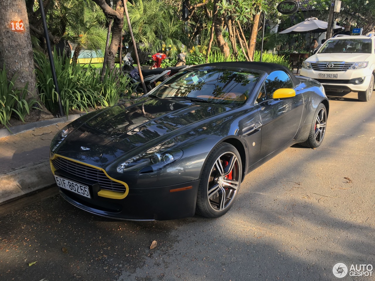 Aston Martin V8 Vantage Roadster