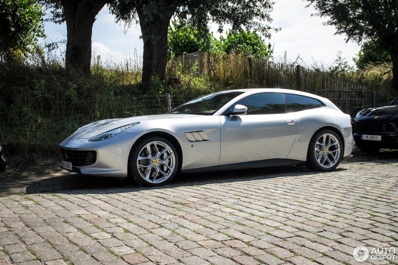 Ferrari GTC4Lusso T