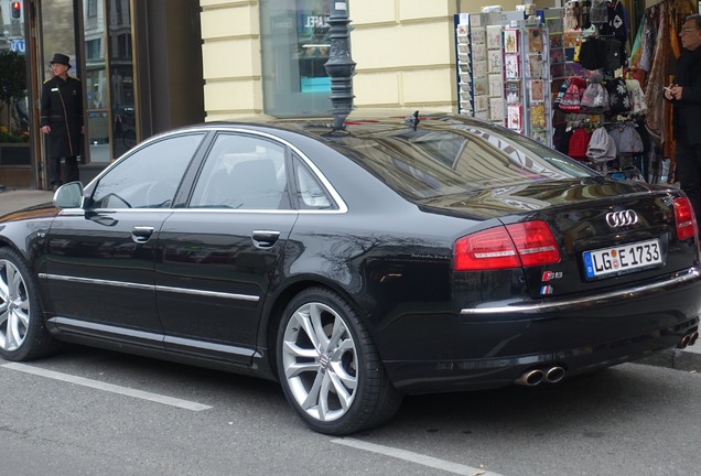 Audi S8 D3