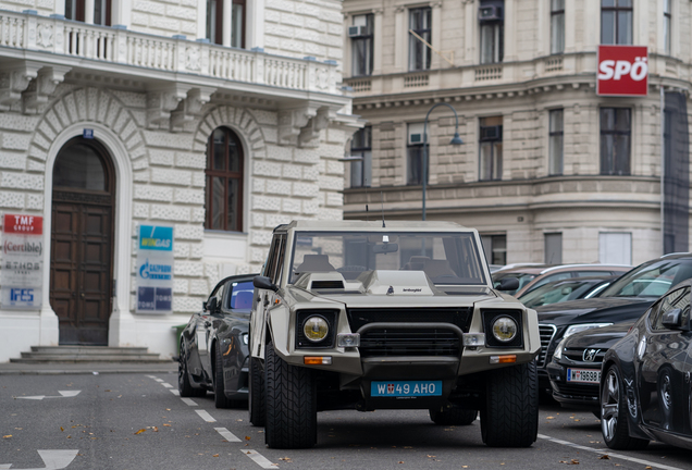 Lamborghini LM002