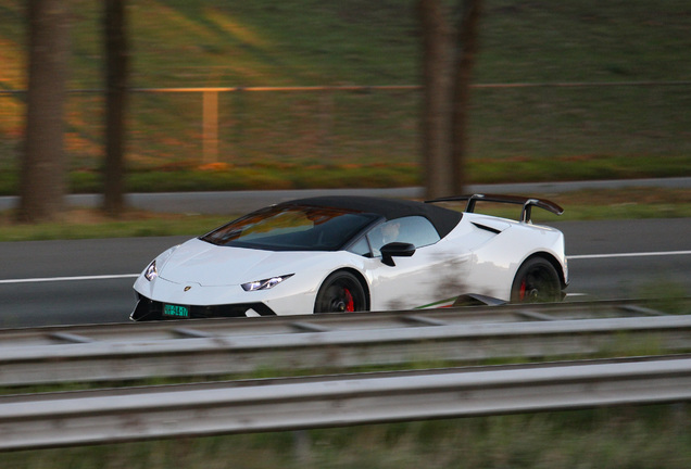 Lamborghini Huracán LP640-4 Performante Spyder