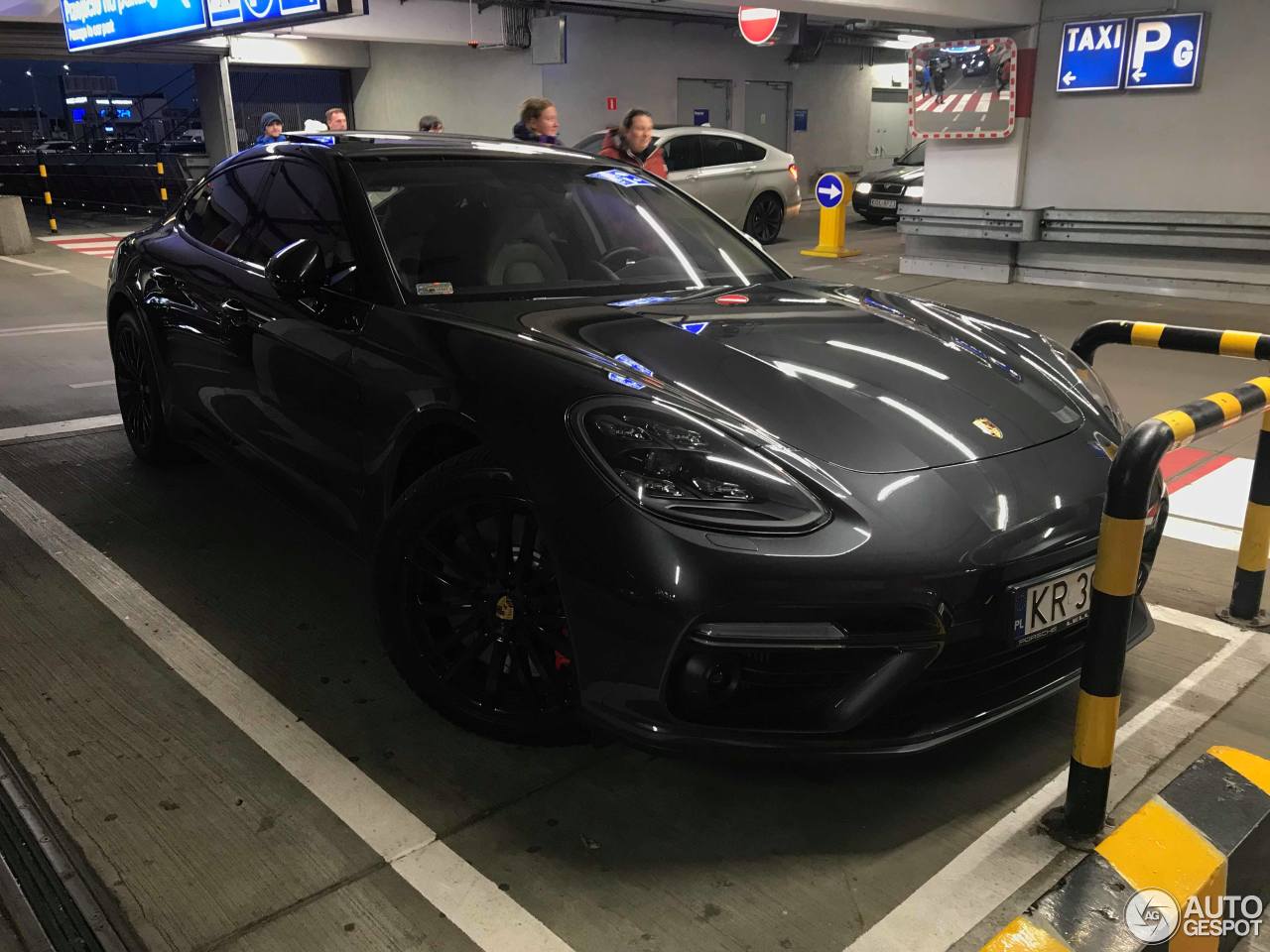 Porsche 971 Panamera Turbo