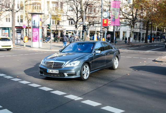 Mercedes-Benz S 65 AMG V221 2010