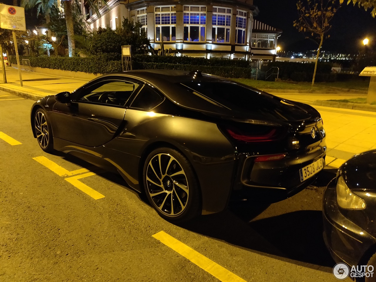 BMW i8