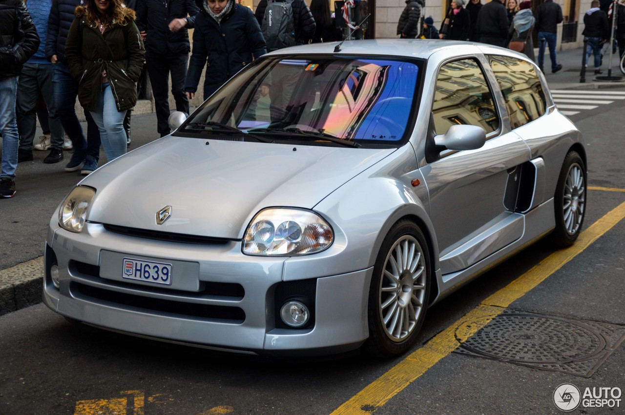 Renault Clio V6