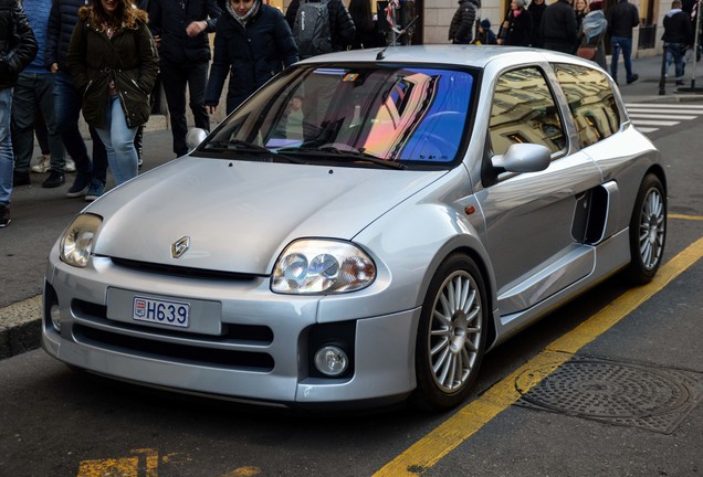 Renault Clio V6