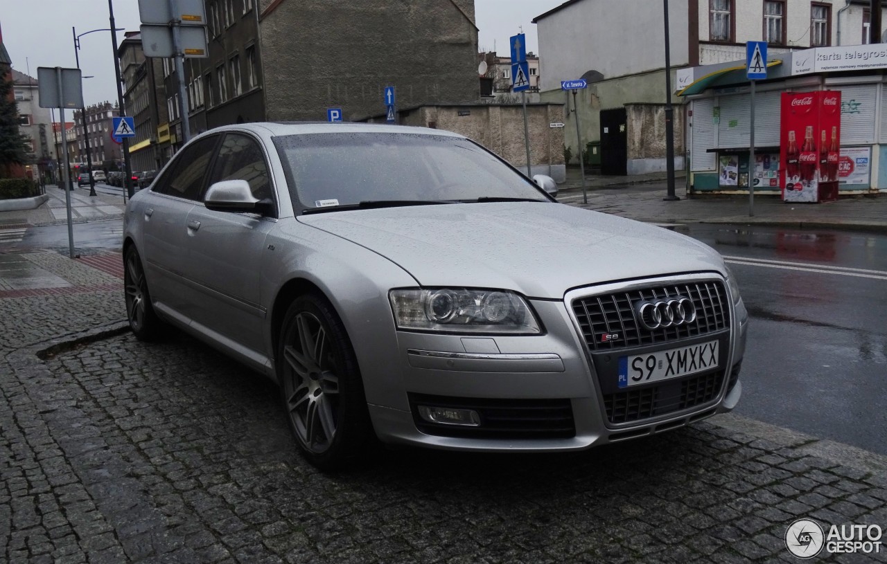 Audi S8 D3