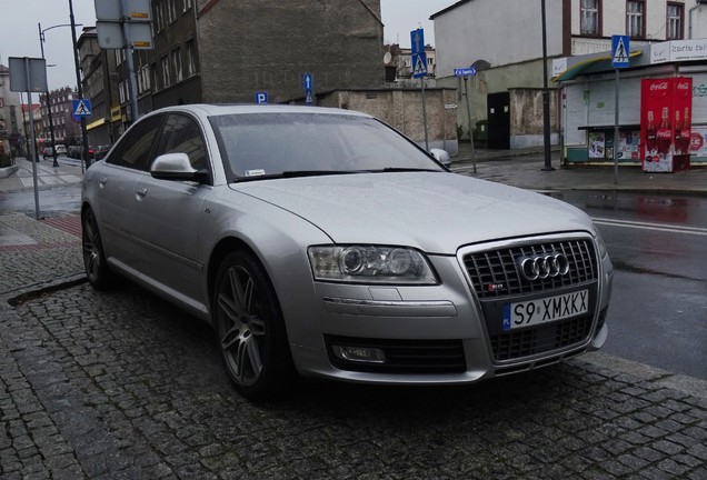 Audi S8 D3