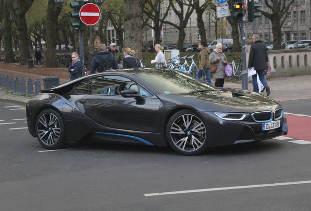 BMW i8