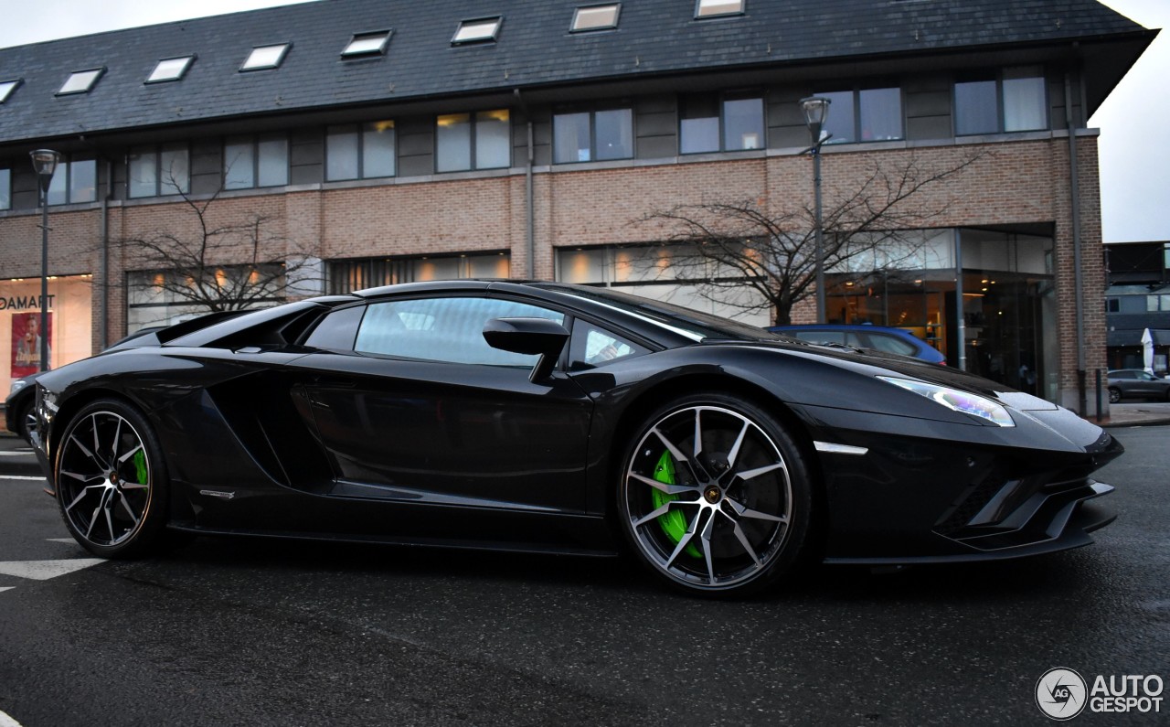 Lamborghini Aventador S LP740-4 Roadster