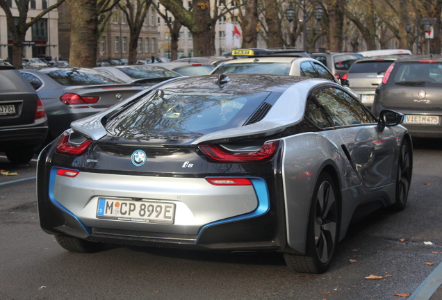 BMW i8