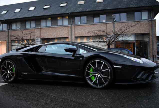 Lamborghini Aventador S LP740-4 Roadster