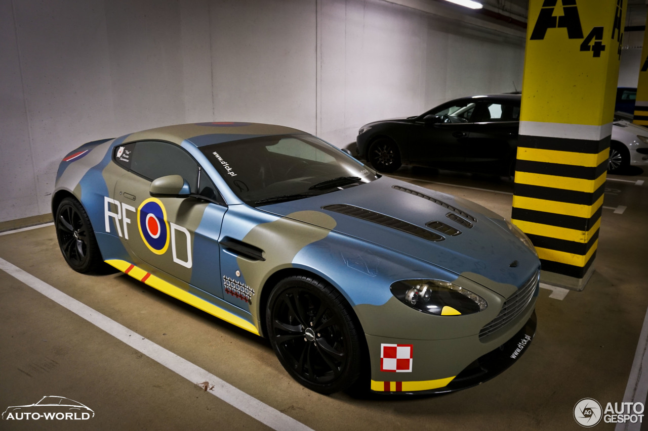 Aston Martin V12 Vantage Carbon Black Edition