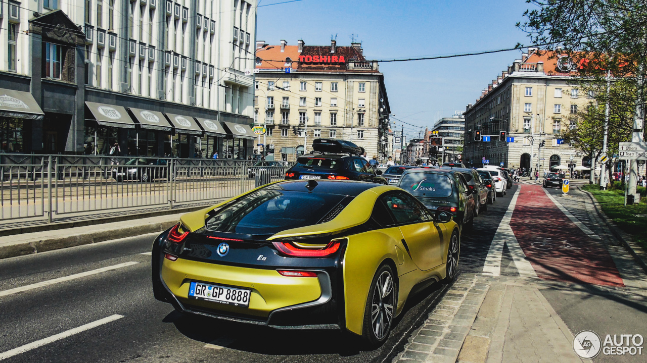 BMW i8 Protonic Frozen Yellow Edition