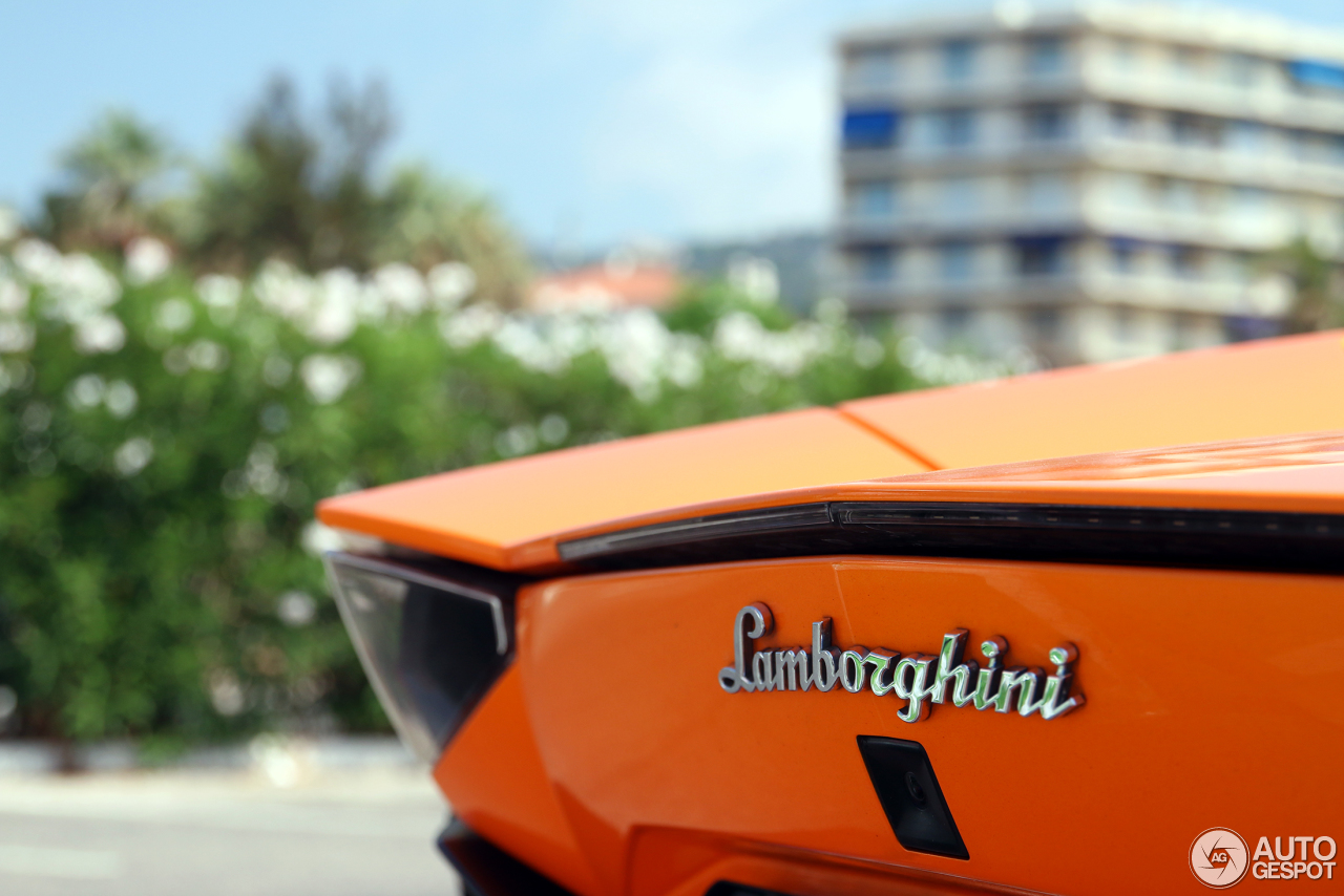 Lamborghini Aventador LP700-4