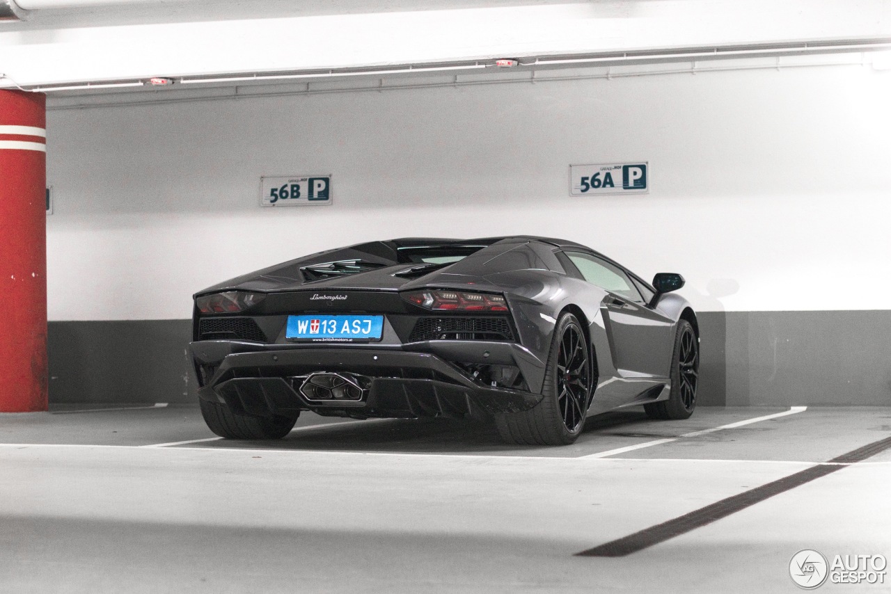 Lamborghini Aventador S LP740-4 Roadster