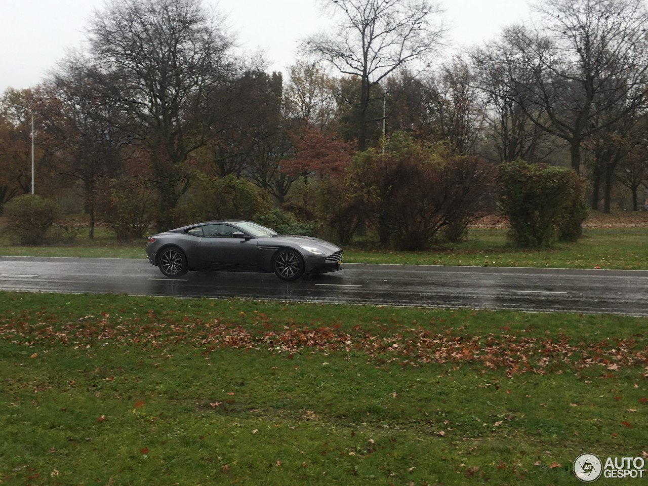 Aston Martin DB11