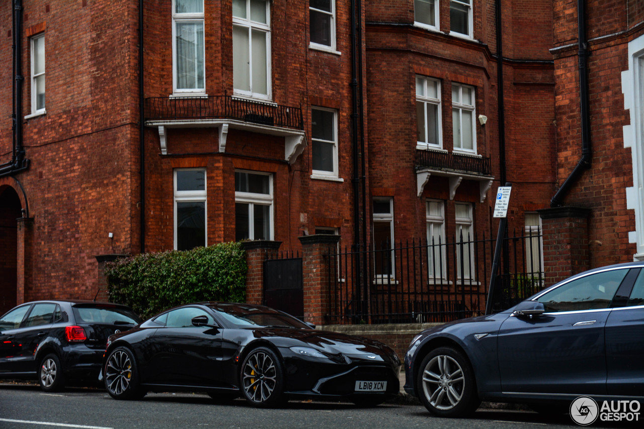 Aston Martin V8 Vantage 2018