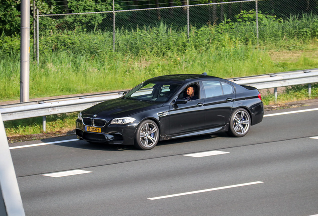 BMW M5 F10 2011