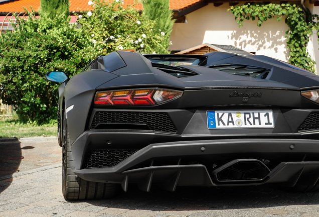 Lamborghini Aventador S LP740-4 Roadster