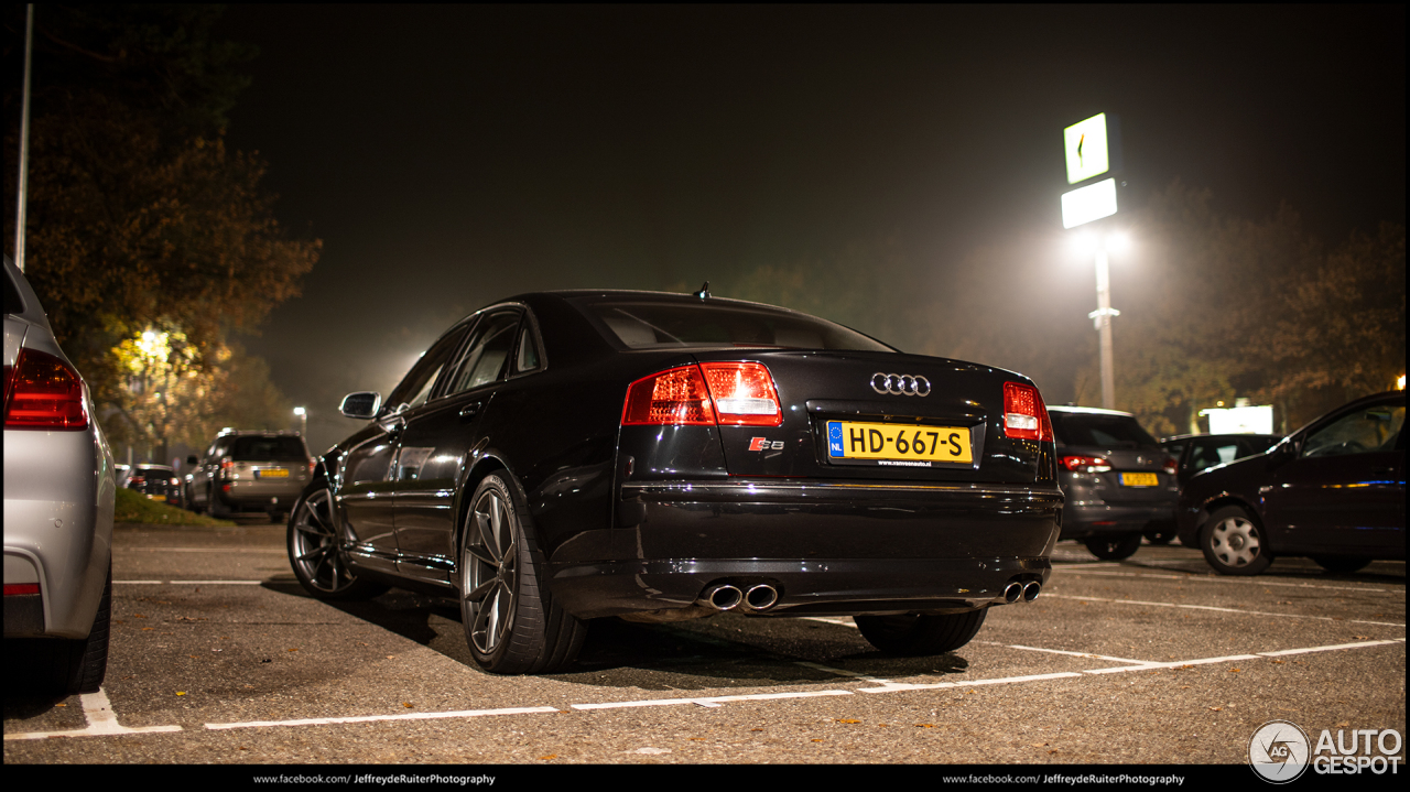 Audi S8 D3