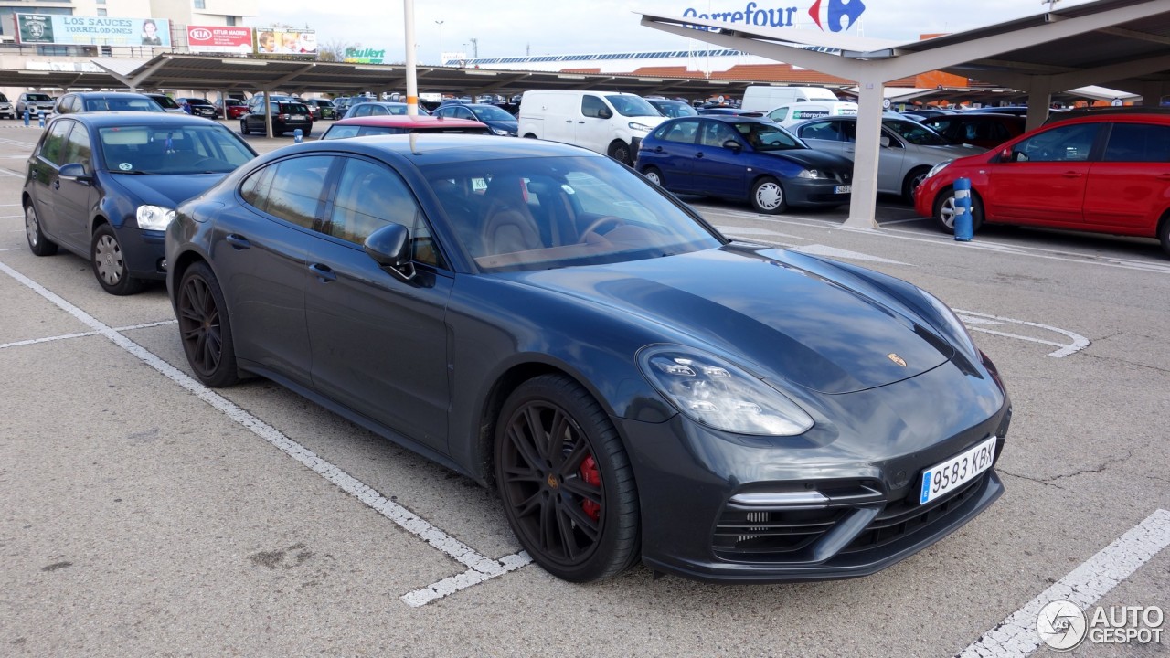 Porsche 971 Panamera Turbo