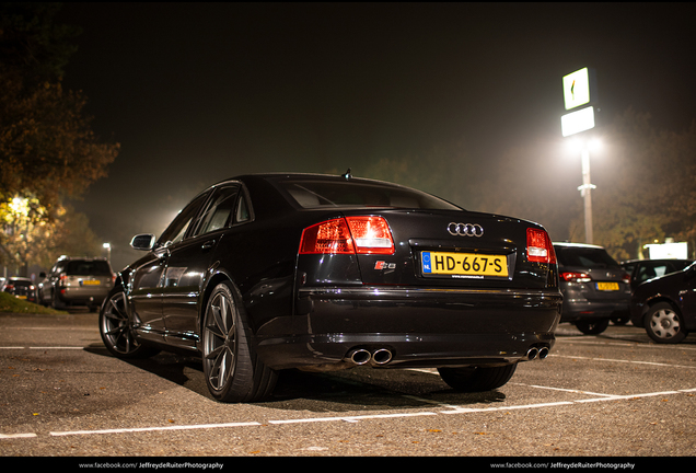 Audi S8 D3