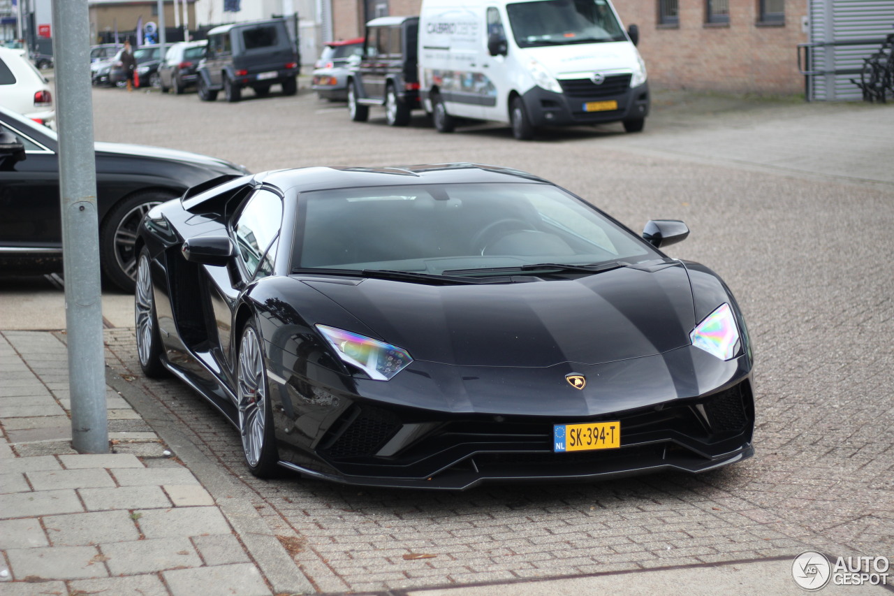 Lamborghini Aventador S LP740-4 Roadster