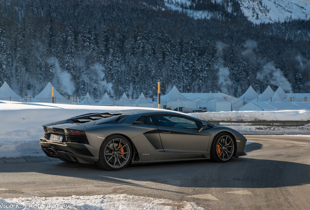 Lamborghini Aventador S LP740-4