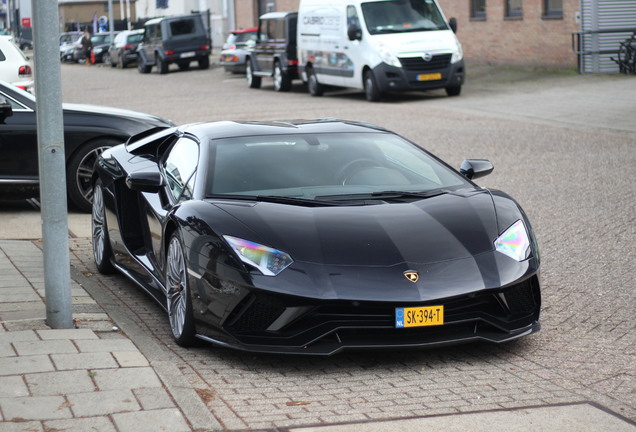 Lamborghini Aventador S LP740-4 Roadster