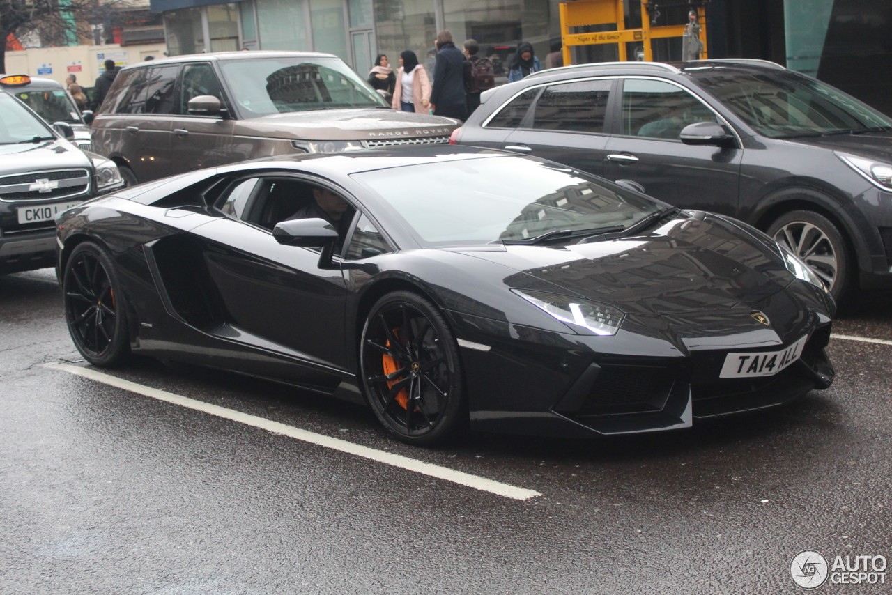 Lamborghini Aventador LP700-4