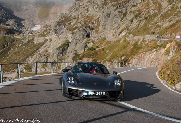 Porsche 918 Spyder Weissach Package