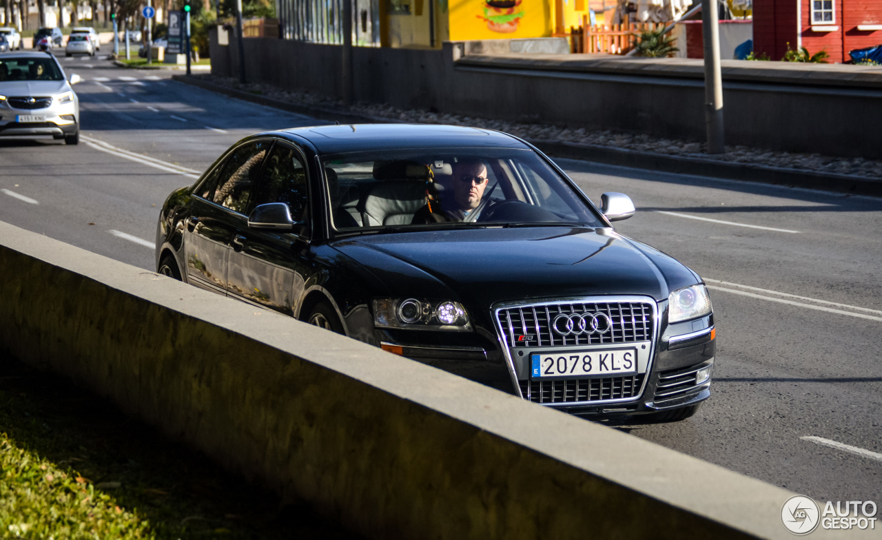 Audi S8 D3