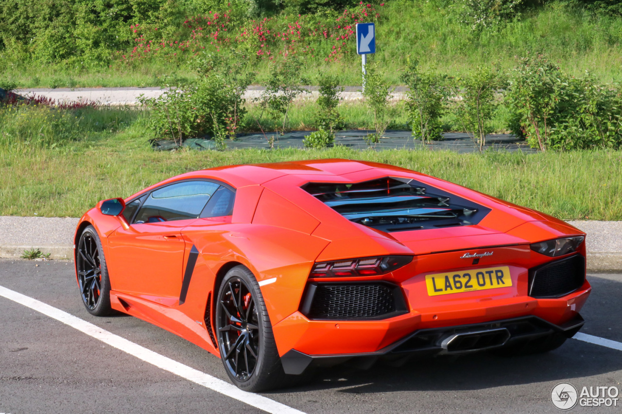 Lamborghini Aventador LP700-4