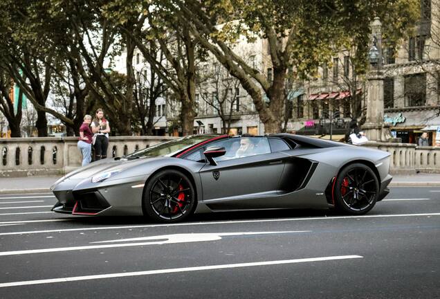 Lamborghini Aventador LP700-4 Roadster Pirelli Edition