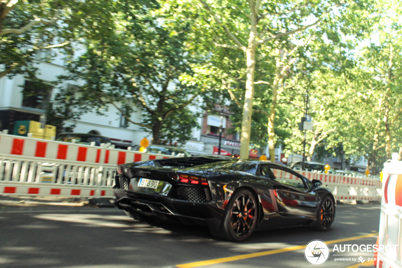 Lamborghini Aventador LP700-4