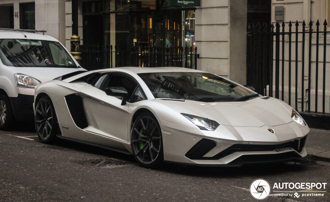 Lamborghini Aventador S LP740-4