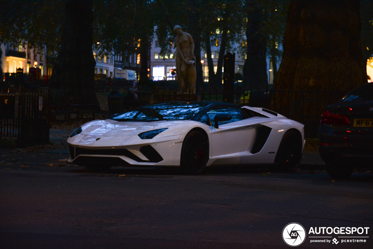 Lamborghini Aventador S LP740-4 Roadster