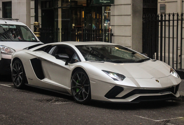 Lamborghini Aventador S LP740-4