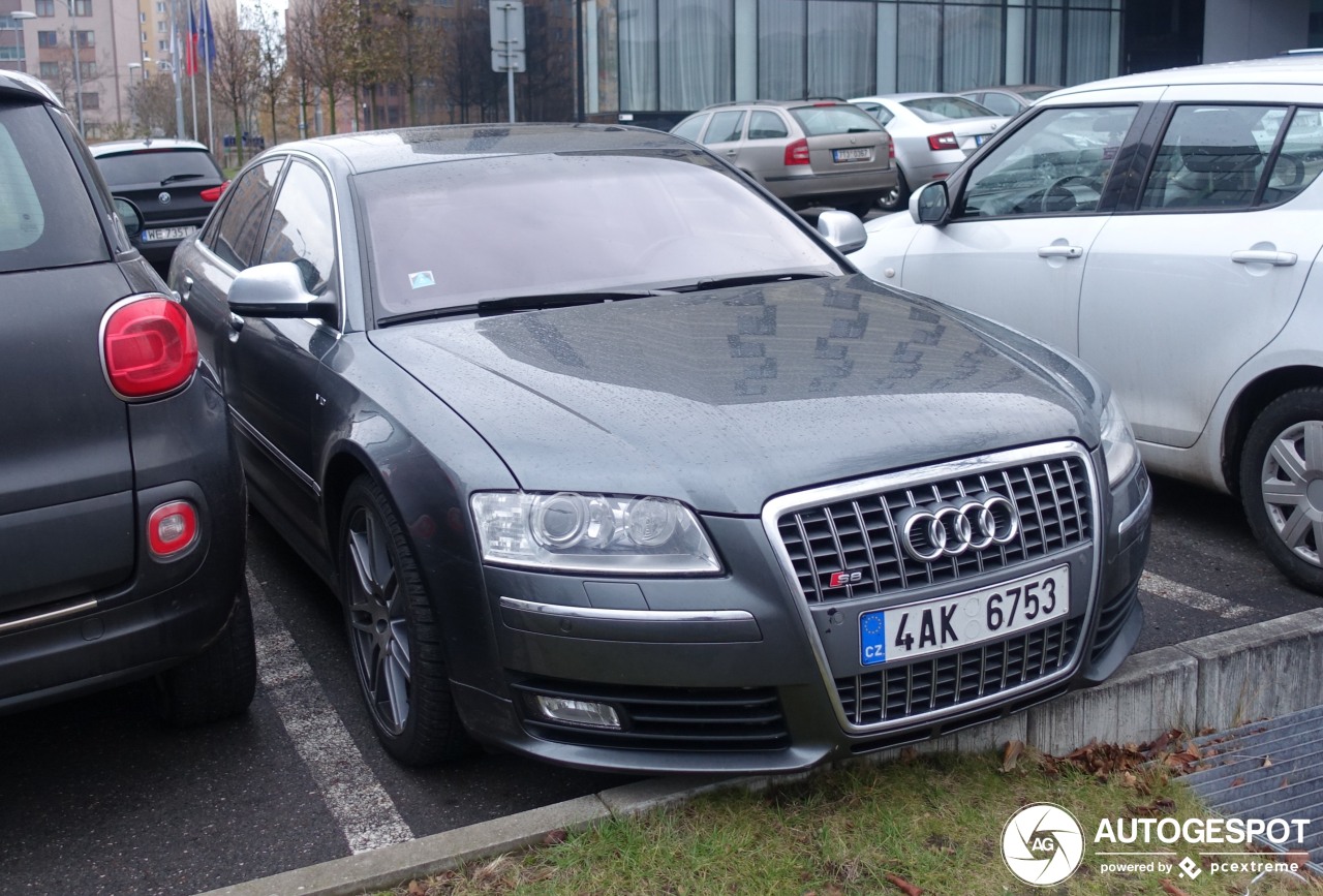 Audi S8 D3