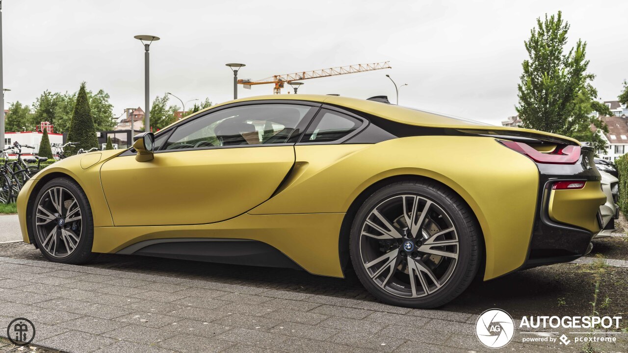 BMW i8 Protonic Frozen Yellow Edition