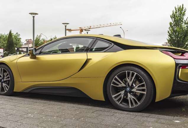 BMW i8 Protonic Frozen Yellow Edition