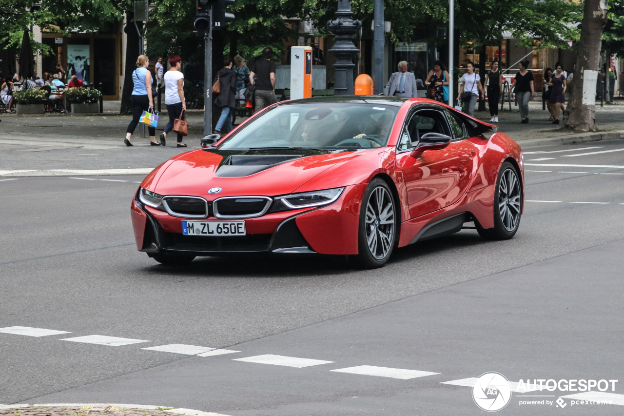 BMW i8 Protonic Red Edition